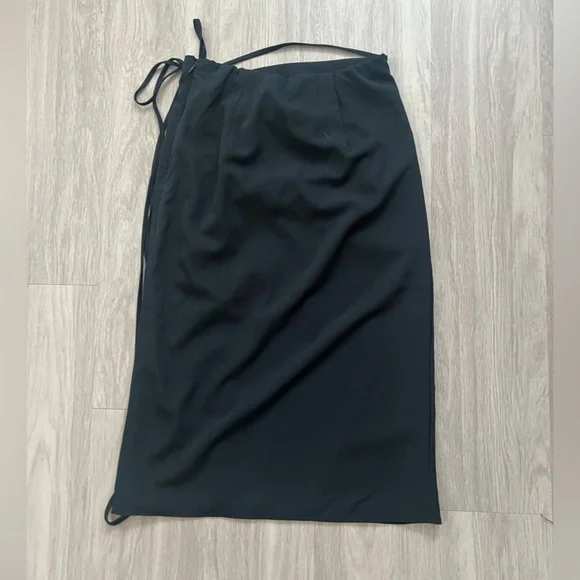 Abercrombie & Fitch Black Midi Skirt with Ruched Tie Front smalll size - Picture 2 of 3